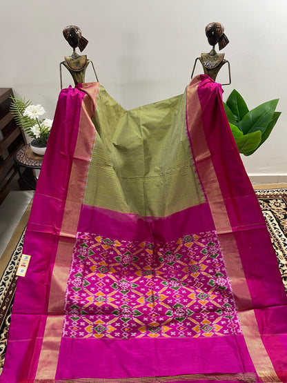 Kelly Green with Fuchsia Pink Pochampally Silk Saree