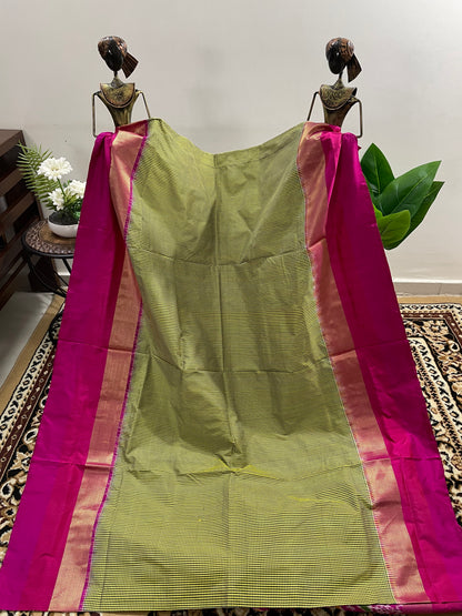 Kelly Green with Fuchsia Pink Pochampally Silk Saree