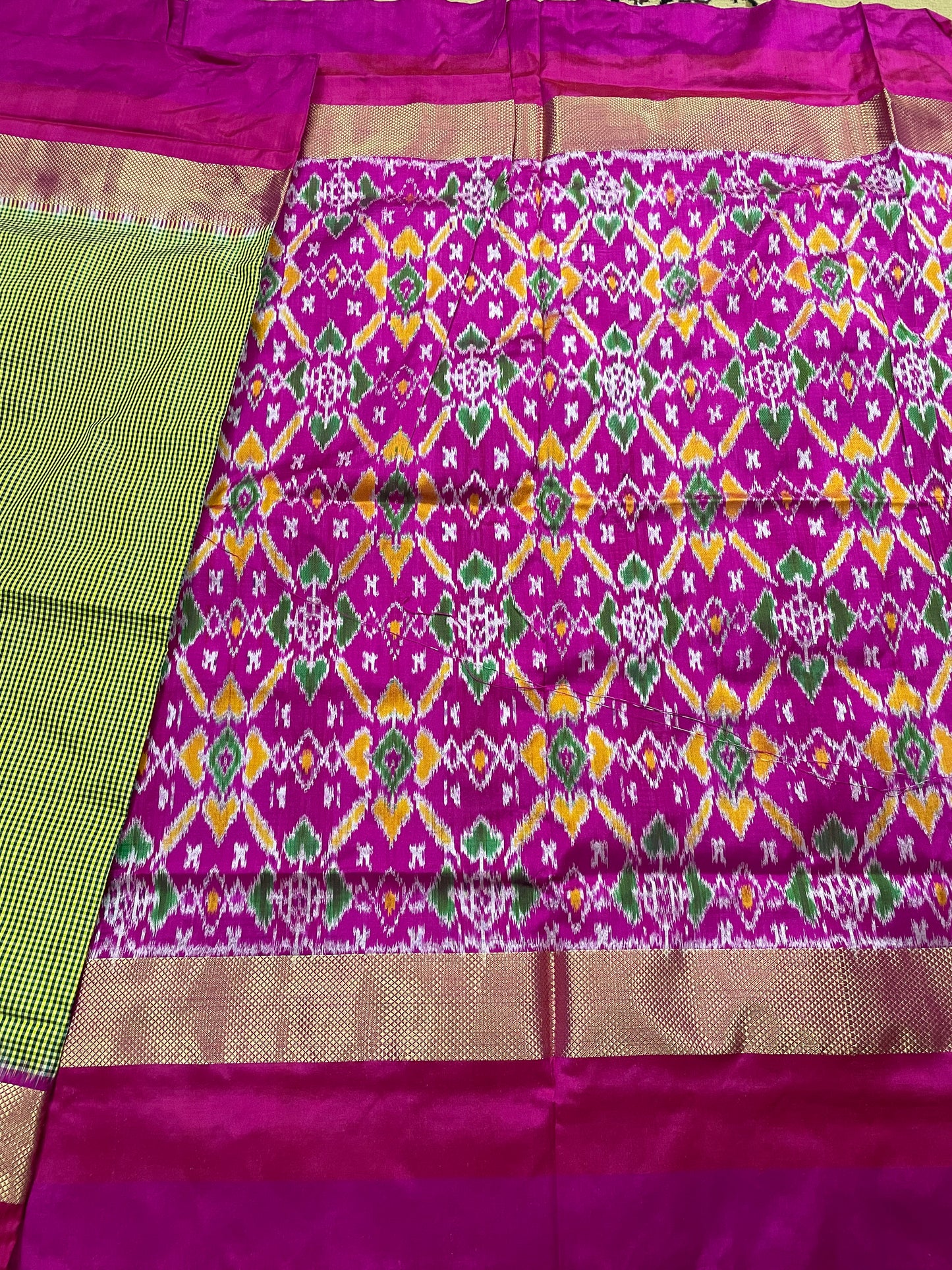 Kelly Green with Fuchsia Pink Pochampally Silk Saree