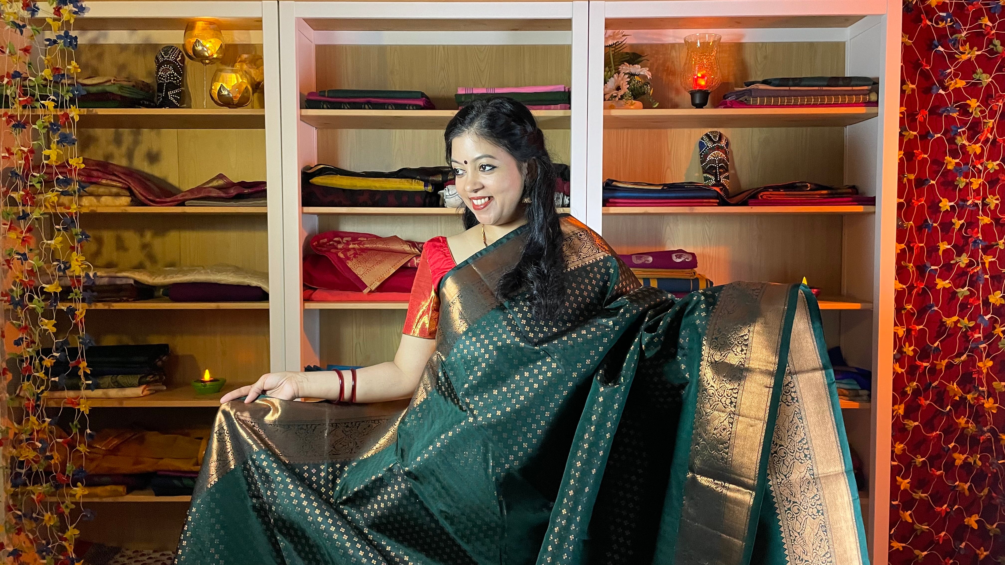 Buy Dark green with black Silk Saree With Silk Blouse Online - SARV0953 |  Andaaz Fashion