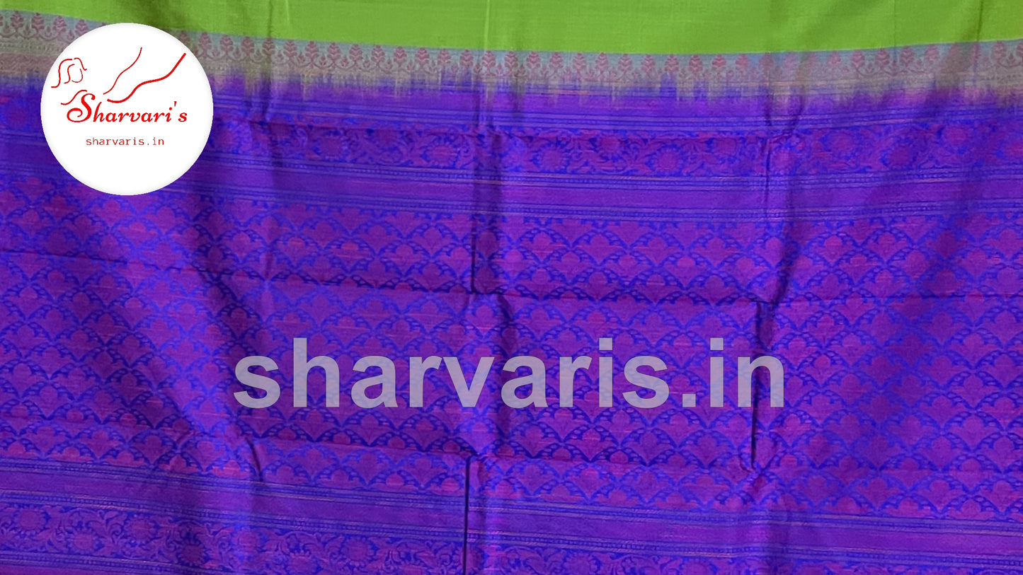 Shamrock Green Kanchipuram Silk Saree with Thread Work Motifs